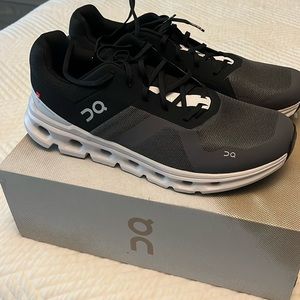 Men’s Cloudrunner - Never worn, in box